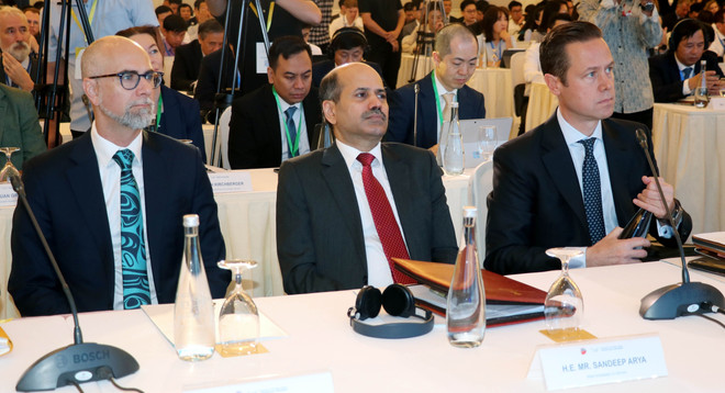 Delegados asistentes al taller. (Foto: Van Duc/VNA) ttxvn_hoi_thao.jpg