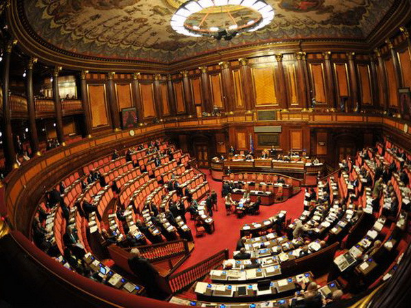 Dự luật ngân sách Italy vượt qua bỏ phiếu tín nhiệm ảnh 1