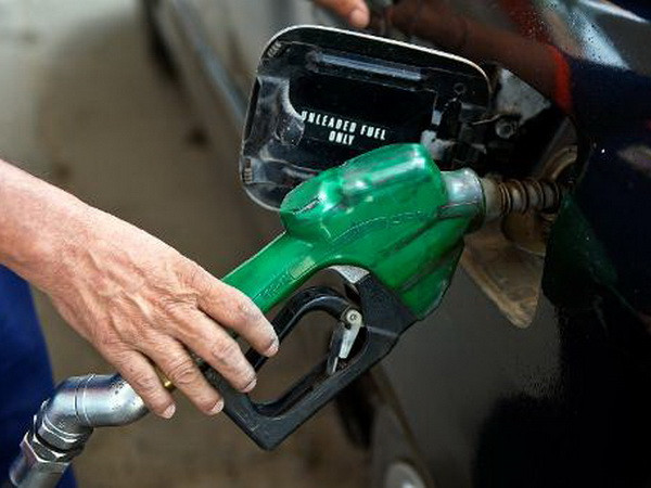 Giá dầu giảm xuống mức thấp nhất trong nửa năm qua ảnh 1