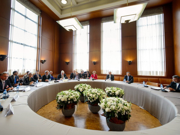 Phương Tây cân nhắc nới lỏng các lệnh trừng phạt Iran ảnh 1