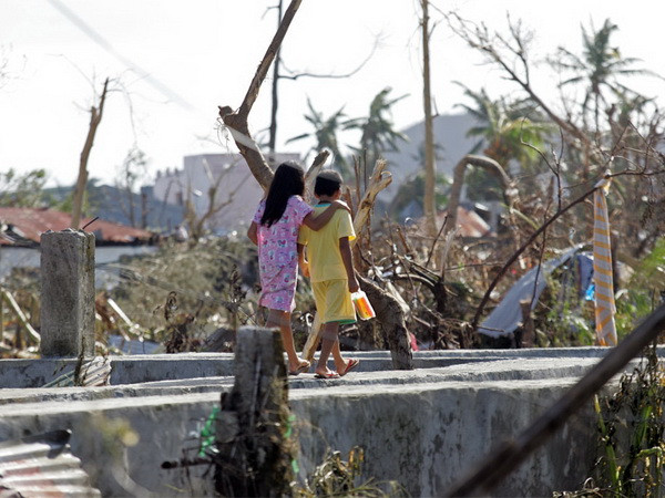 Chiến dịch tiêm vắcxin cho trẻ em Philippines sau bão ảnh 1