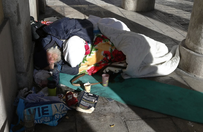 Nước Pháp đối mặt với tình trạng người vô gia cư tăng mạnh ảnh 1