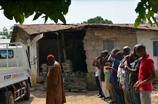 Mỹ sẽ rút hơn 1.000 quân ứng phó đại dịch Ebola tại Tây Phi ảnh 1