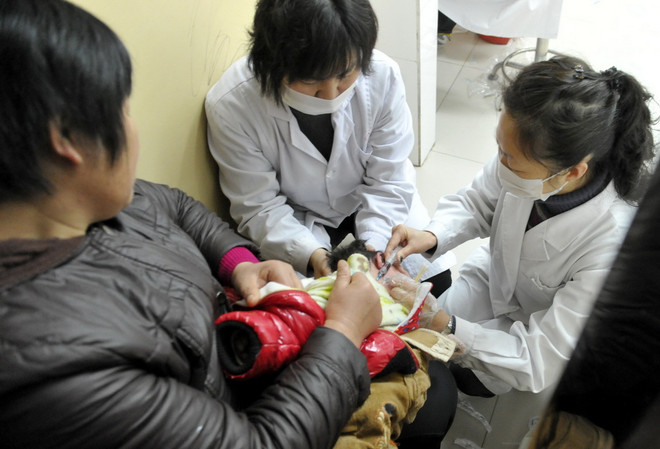 Hàng triệu người bị nhiễm trùng do sử dụng ống và kim tiêm cũ ảnh 1