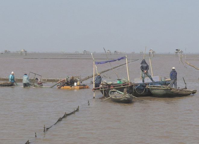 Xác định danh tính 2 người mất tích trong vụ lật thuyền ở Thái Bình ảnh 1