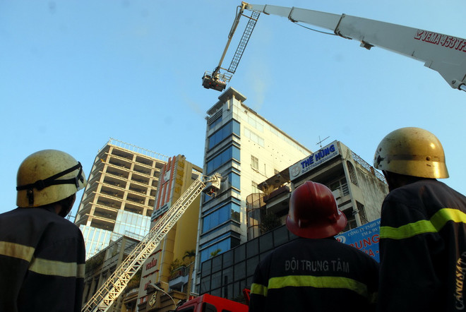 Đã khống chế được đám cháy tại tiệm massage cao tầng ảnh 1