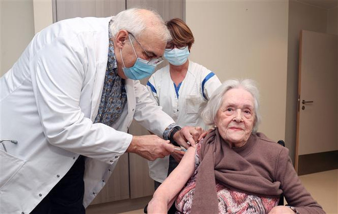 'Cuộc chiến' về vaccine tại Liên minh châu Âu vẫn chưa hạ nhiệt ảnh 2