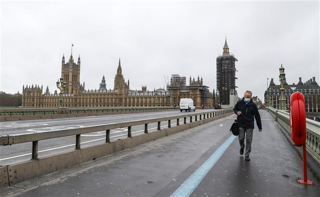 Hơn 50% dân số Anh có kháng thể chống virus SARS-CoV-2 ảnh 1