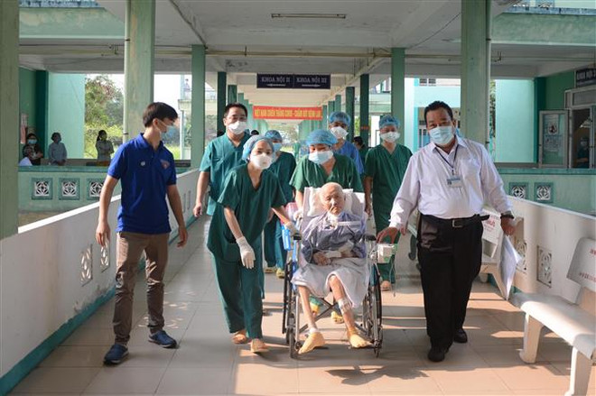 Chuyển bệnh nhân COVID-19 nặng nhất về Bệnh viện Chợ Rẫy ảnh 1