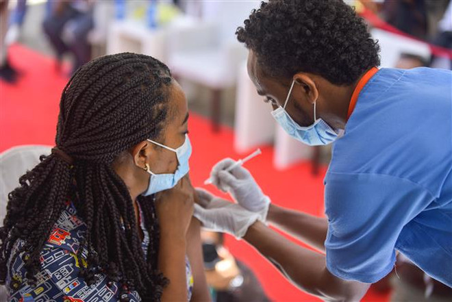 Mỹ vẫn là nước có số ca mắc mới COVID-19 trong ngày cao nhất thế giới ảnh 2