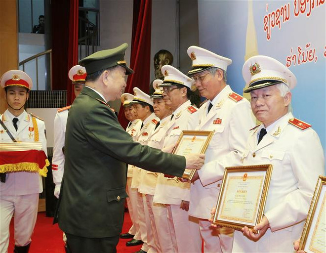 Trụ cột chính trong hợp tác toàn diện giữa Việt Nam và Lào ảnh 1