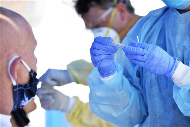 Mỹ: CDC cảnh báo các bang không nên dỡ bỏ các hạn chế COVID-19 ảnh 1