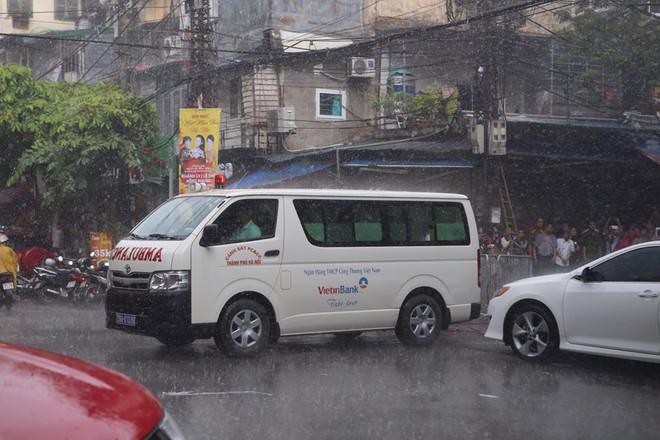 Sập nhà Cửa Bắc: 2 người tử vong, nạn nhân cuối được đưa ra ngoài ảnh 2