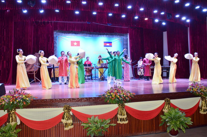 Khai mạc Tuần văn hóa Việt Nam tại Campuchia năm 2016 ảnh 1