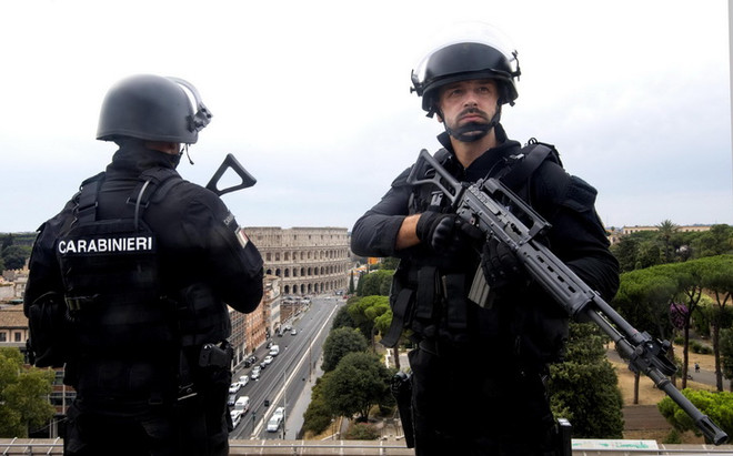Cảnh sát Italy bắt một đối tượng đưa người trên đất Pháp ảnh 1