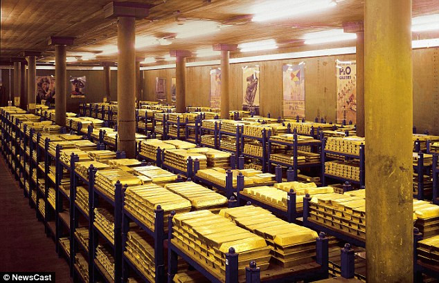 Ngân hàng hạ lãi suất, nhu cầu mua vàng tại Anh tăng đột biến ảnh 1