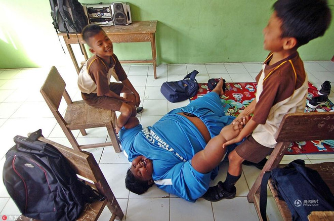 Sau vài tuần giảm cân, cậu bé béo nhất thế giới giờ ra sao? ảnh 6