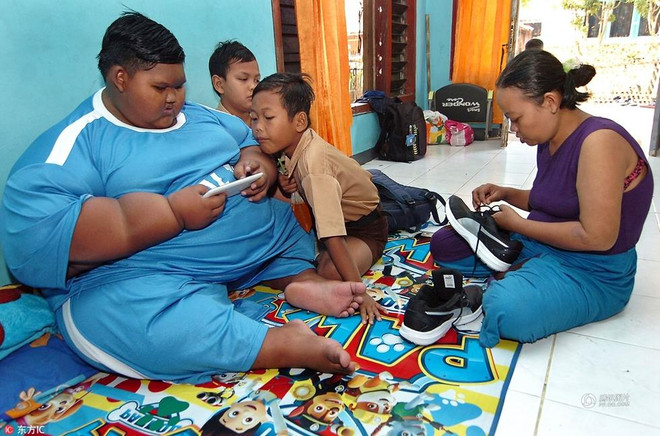 Sau vài tuần giảm cân, cậu bé béo nhất thế giới giờ ra sao? ảnh 10