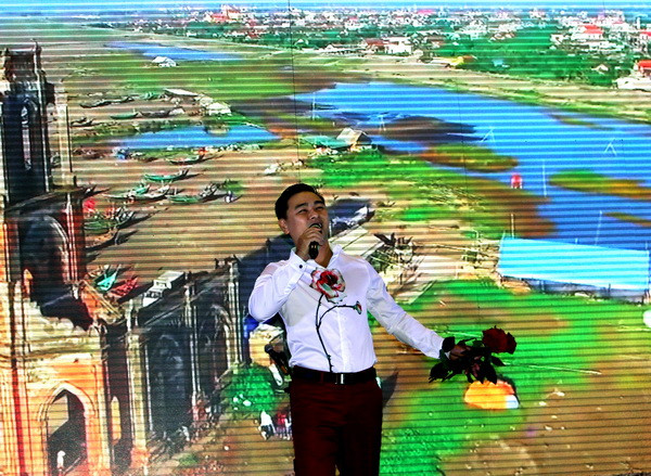 Đêm ca nhạc-hài kịch tại Prague ủng hộ biển đảo Trường Sa ảnh 1