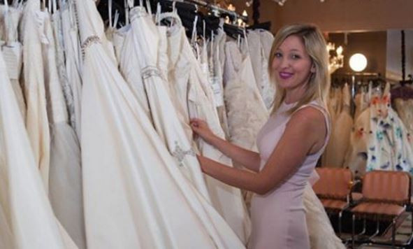 Cô gái kiếm được gần 1.000 USD mỗi ngày nhờ công việc phù dâu ảnh 1