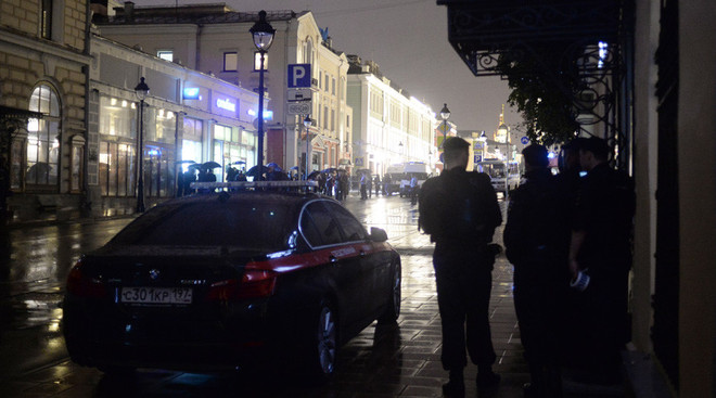 Người đàn ông xông vào ngân hàng Citibank, khống chế 6 người ảnh 1