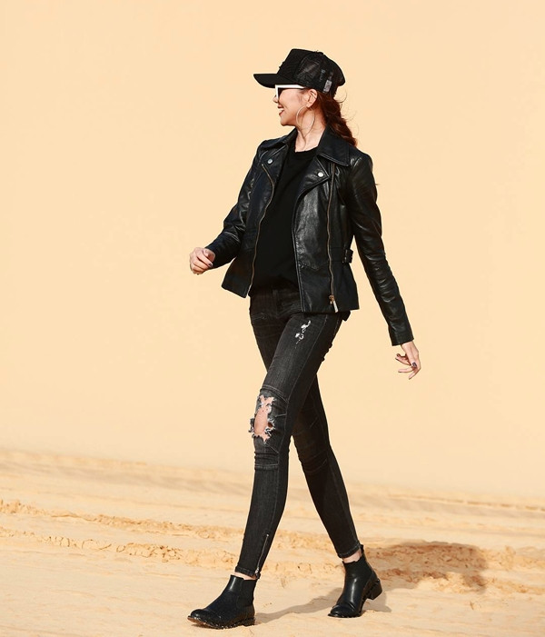 Gam màu tối được các mỹ nhân Việt chưng diện trong tuần qua ảnh 3