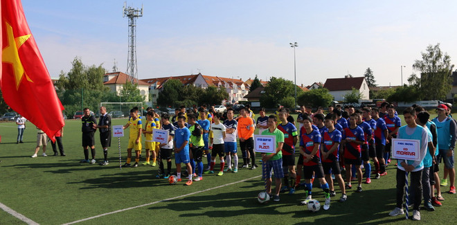 Sôi động Giải Bóng đá Người Việt tại Cộng hòa Séc 2016 ảnh 1