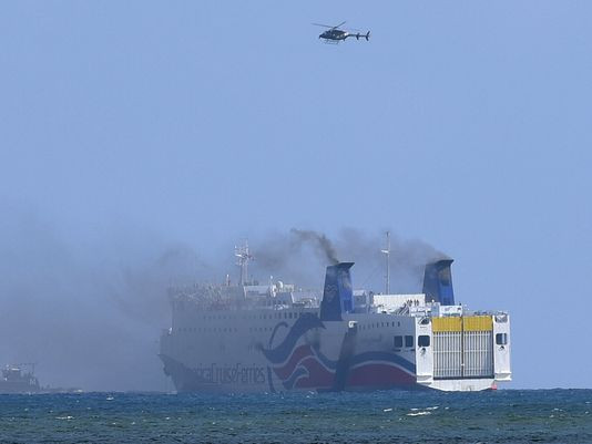 Sơ tán khẩn cấp 500 hành khách do cháy phà ở Puerto Rico ảnh 1