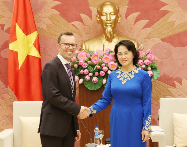 Chủ tịch Quốc hội tiếp Đại sứ New Zealand và Đại sứ Philippines ảnh 1