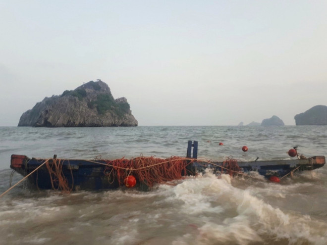 Đồn Biên phòng Cát Bà cứu nạn kịp thời thuyền nan gặp sự cố trên biển ảnh 1