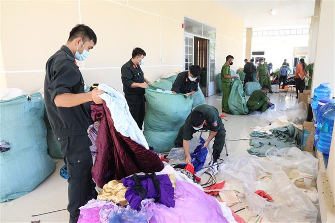 Bắt giữ 57 tấn hàng hóa không có hóa đơn nhập từ Campuchia về Việt Nam ảnh 2