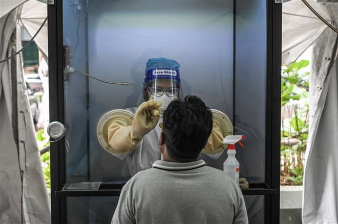 Dịch COVID-19 ở Đông Nam Á: Malaysia xem xét phong tỏa bang giàu nhất ảnh 1