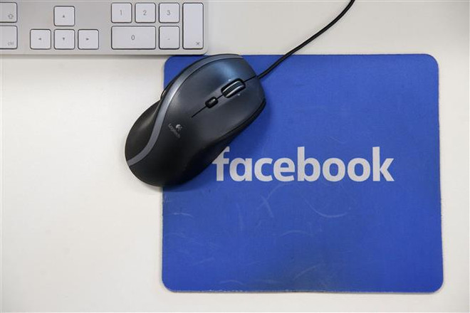 Biểu tượng của Facebook. (Nguồn: AFP/TTXVN) Facebook cải thiện hiệu quả ngăn chặn nội dung kích động thù hận ảnh 1