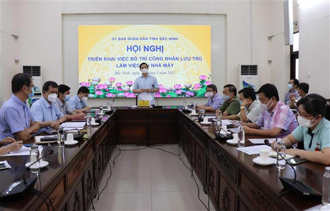 Toàn cảnh hội nghị. (Ảnh: Thanh Thương/TTXVN) Bắc Ninh bố trí cho công nhân lưu trú làm việc tại nhà máy từ ngày 2/6 ảnh 1