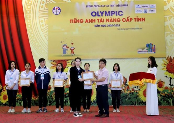 Em Đỗ Trần Diễm Mai đoạt giải Ba cuộc thi Olympic Tiếng Anh Tài năng cấp tỉnh năm 2021. (Nguồn: TTXVN phát) Đỗ Trần Diễm Mai - 'nhà khoa học' trẻ của Trường Phổ thông Tuyên Quang ảnh 1