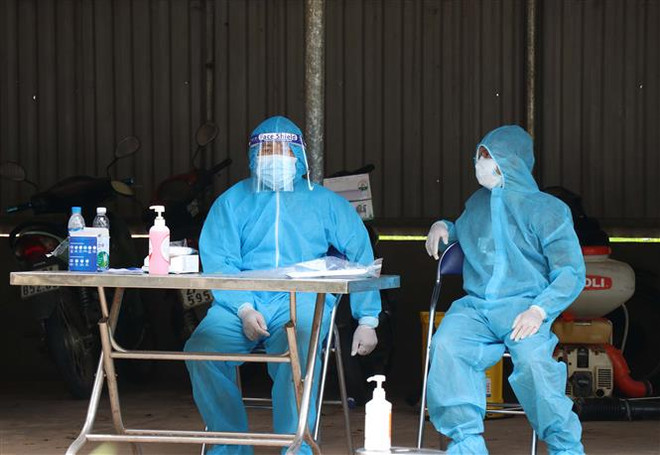 Điện Biên: Lắp đặt camera giám sát trong khu cách ly ở tâm dịch Nậm Pồ ảnh 1