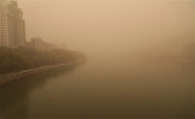 Bão cát từ Trung Quốc bao trùm toàn bộ đất nước Hàn Quốc ảnh 1