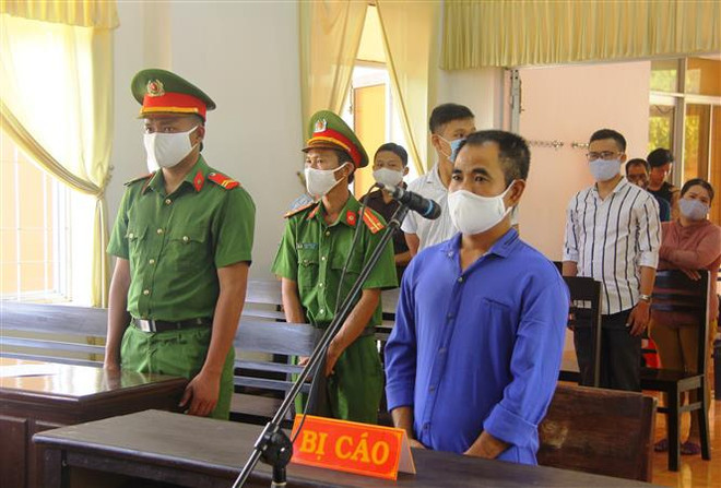 Hai đối tượng lĩnh án tù giam vì chống đối phòng dịch COVID-19 ảnh 2