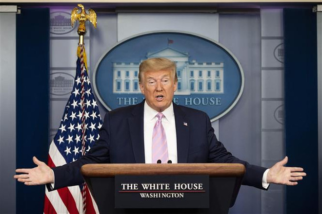 Tổng thống Mỹ Donald Trump. (Nguồn: AFP/TTXVN) Tổng thống Trump có thể sẽ ký sắc lệnh tạm ngừng nhập cư vào 22/4 ảnh 1