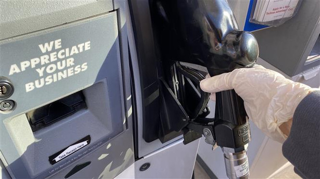 Giá dầu Mỹ tăng trở lại sau khi lần đầu tụt xuống mức âm ảnh 1