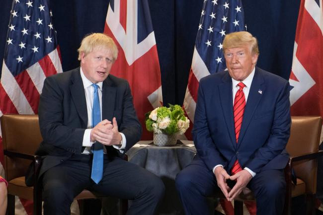 Thủ tướng Anh Boris Johnson và Tổng thống Mỹ Donald Trump. (Nguồn: thetelegraphandargus.co.uk) Thủ tướng Anh điện đàm Tổng thống Mỹ sau khi điều trị khỏi COVID-19 ảnh 1
