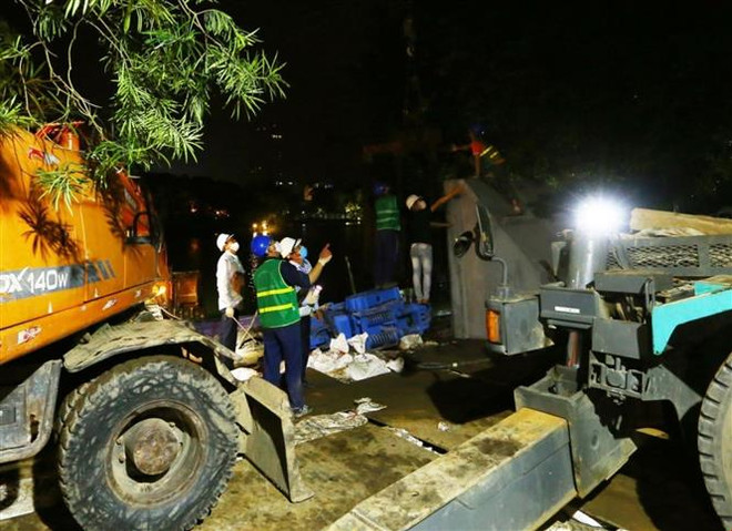 Hồ Hoàn Kiếm bị xuống cấp, nhiều đoạn sụt lún nghiêm trọng ảnh 1