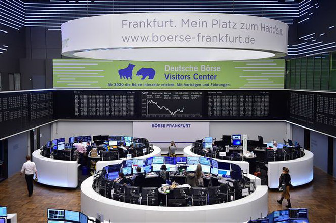 Thị trường chứng khoán châu Âu và châu Á không chút sắc xanh ảnh 1