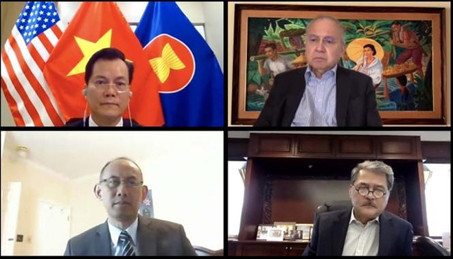 Buổi họp trực tuyến của Ủy ban ASEAN tại Washington DC. (Nguồn: TTXVN) Việt Nam tham gia cuộc họp trực tuyến của Ủy ban ASEAN tại Mỹ ảnh 1