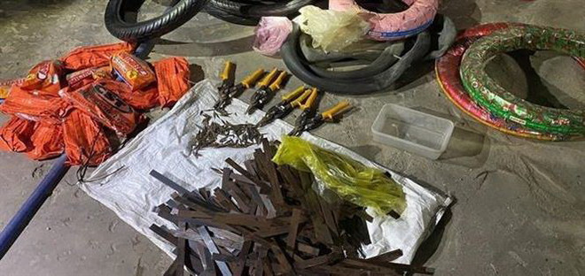 Bắt đối tượng cắt đinh rải trên quốc lộ bẫy người đi đường ảnh 1