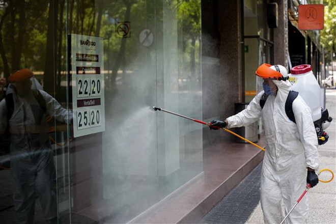 Dịch COVID-19 tại châu Mỹ: Mỹ ghi nhận thêm gần 1.900 ca tử vong ảnh 2