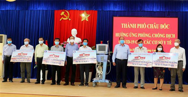 An Giang tặng 30 máy thở trị giá 30 tỷ đồng cho bệnh viện tuyến đầu ảnh 1