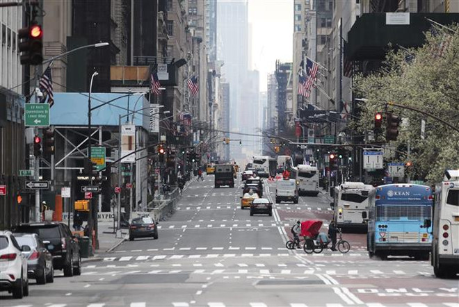 Một tuyến phố ở New York, Mỹ ngày 19/3/2020. (Nguồn: THX/TTXVN) Các nước đưa ra chính sách kinh tế như thế nào để đối phó COVID-19? ảnh 1