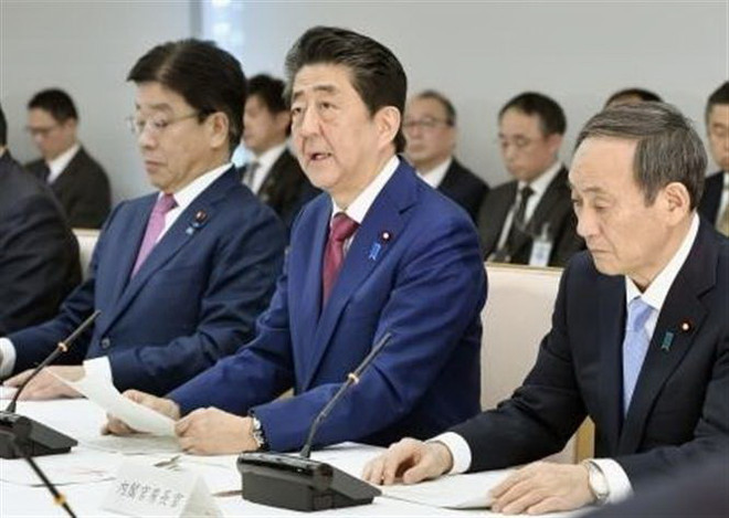 Nội các Nhật chia 2 nhóm họp luân phiên để phòng ngừa COVID-19 ảnh 1