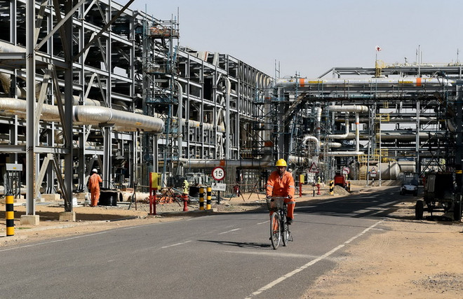 Giá dầu thế giới tiếp tục giảm trong ngày giao dịch đầu tuần ảnh 1